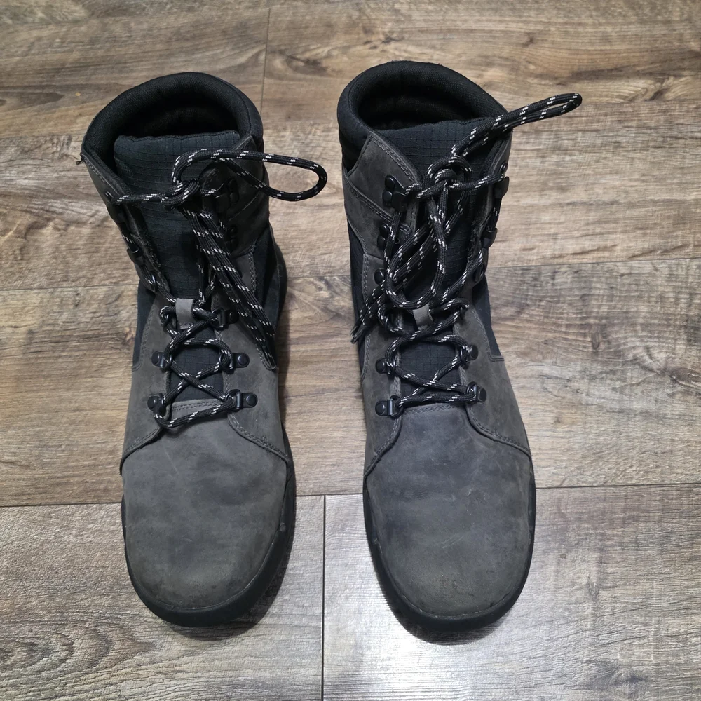 Sorel gently used